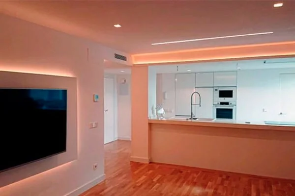 Cocina abierta al salón: cómo pintar la pared que coge la grasa